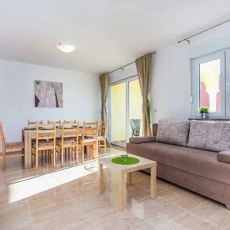 Chiara * Dramalj